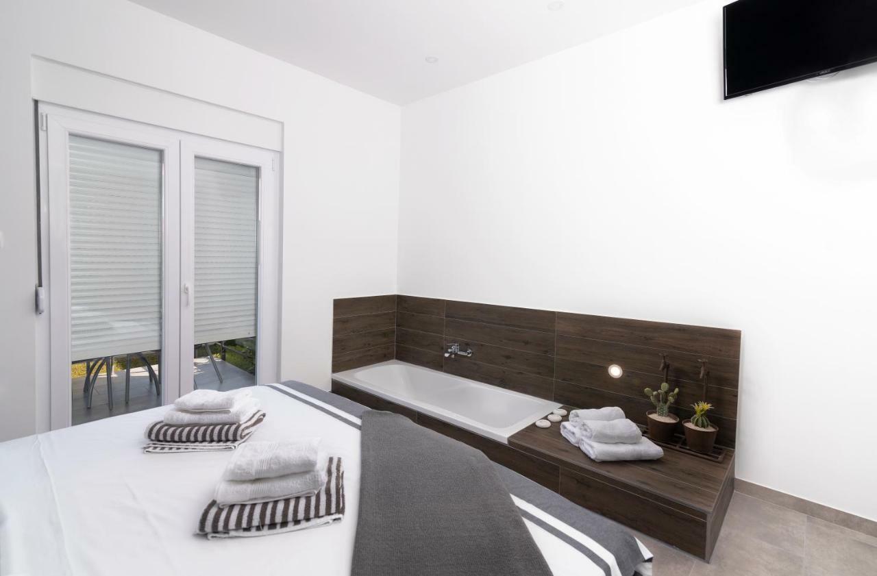 Space Apartment *